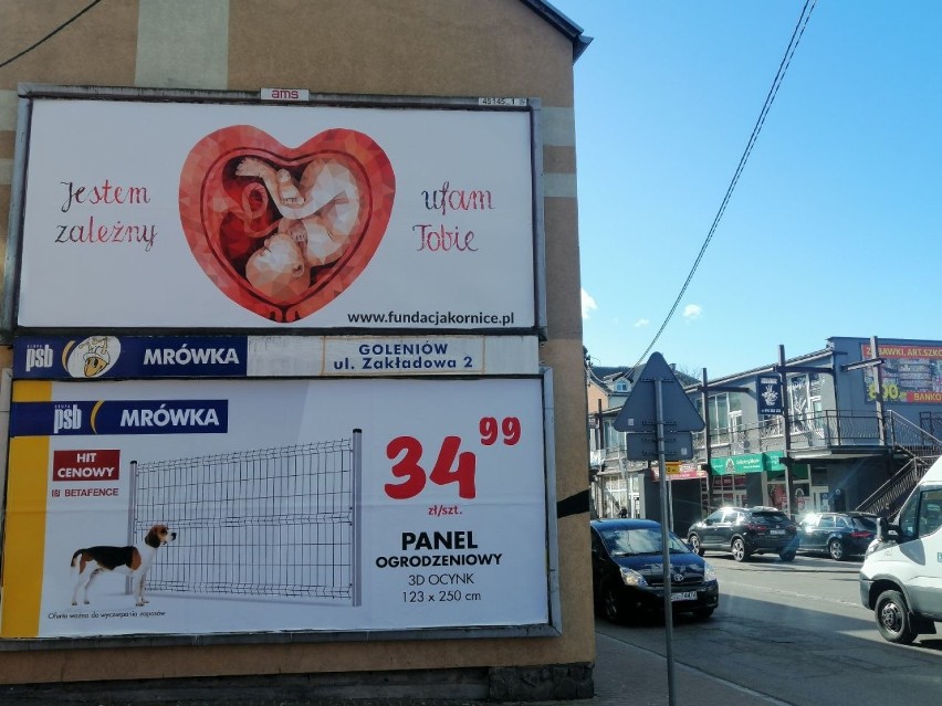 Nowa wersja "antyaborcyjnego" billboardu w centrum Goleniowa. Życie w wielu językach