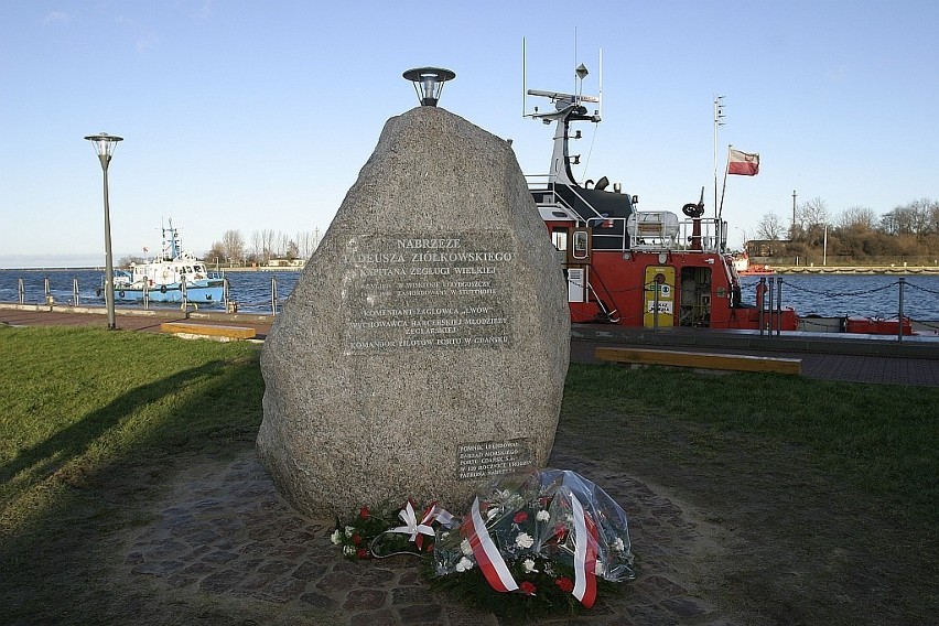Pomnik Kapitana Ziółkowskiego w Porcie Gdańskim.