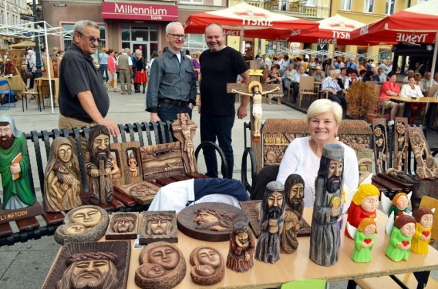 Impreza odbywa się rokrocznie na starówce. Dzień wcześniej jest Zjazd Twórców Ludowych, a wszystko to w ramach "Jesieni na Pałukach". Organizator: Żniński Dom Kultury.