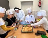 Międzynarodowy Dzień Pizzy w Piotrkowie, kulinarna przygoda w Katolickiej Szkole Sióstr Dominikanek ZDJĘCIA