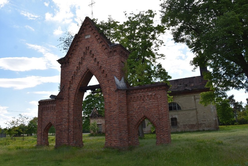 Malunki w kościele w Starych Prażuchach