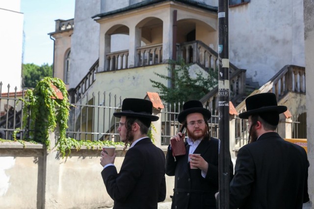 Synagoga Izaaka, wydarzenia na początku lipca