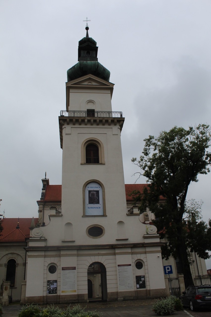 Katedra:

Katedrę ufundował założyciel miasta, Jan Zamoyski...