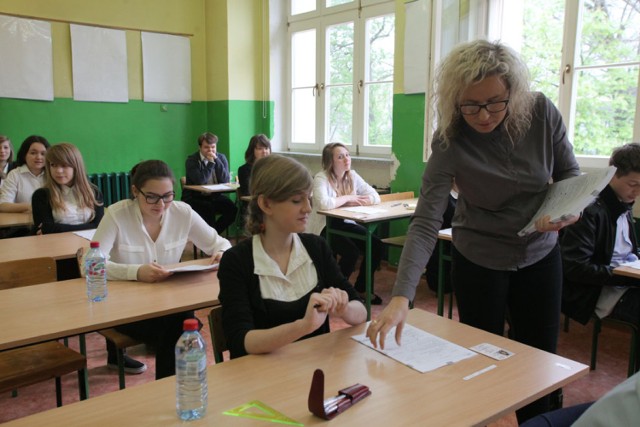 Uczniowie gimnazjum nr 1 w Łodzi pisali w środę część humanistyczną egzaminu gimnazjalnego 2014