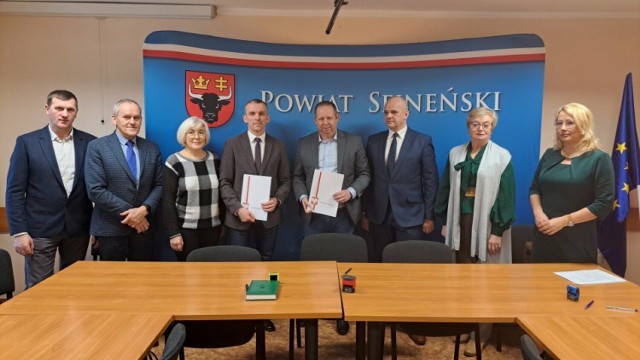 Podpisanie umowy na przebudowę drogi powiatowej Wiatrołuża - Wysoka Góra - Remieńkiń