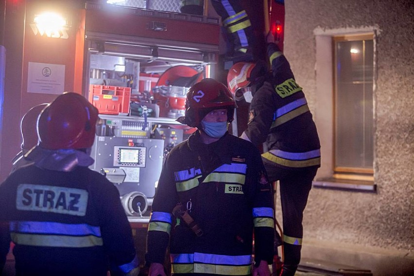 Wałbrzych: Dramatyczny pożar na ulicy Skrzetuskiego. Ewakuowani mieszkańcy(ZDJĘCIA)