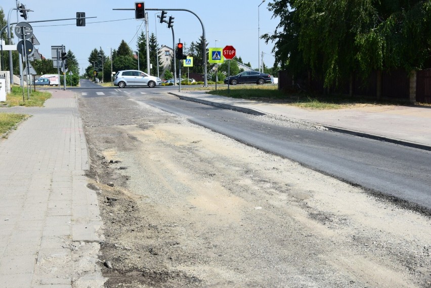 Trwa remont ulicy Różanej w Sandomierzu. Postęp prac jest widoczny. Kiedy remont kolejnego odcinka drogi?