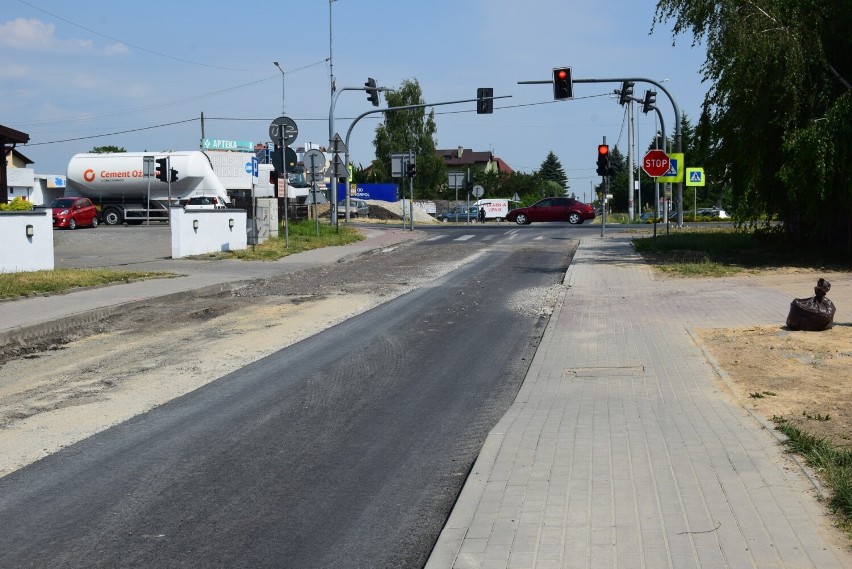 Trwa remont ulicy Różanej w Sandomierzu. Postęp prac jest widoczny. Kiedy remont kolejnego odcinka drogi?