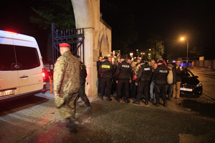 Ekshumacja Joanny Agackiej-Indeckiej w Łodzi. Zatrzymano 11 osób próbujących zablokować ekshumację
