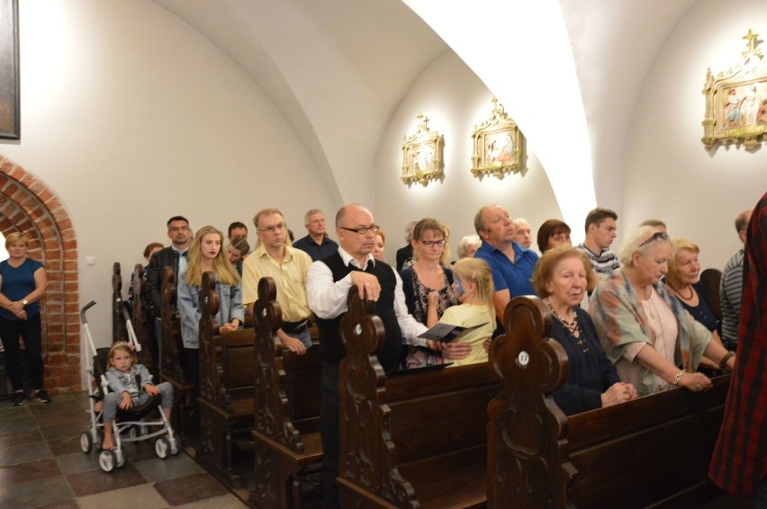 Gregoriańskie nieszpory i kompleta w kościele ponorbertańskim w Żukowie