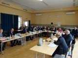 Sesja rady powiatu w Zduńskiej Woli [zdjęcia]