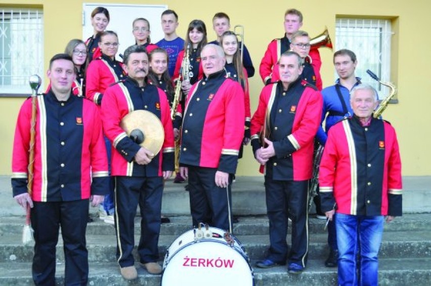JUBILEUSZ: Jubileuszowy koncert z okazji 25-lecia istnienia lokalnej Orkiestry Dętej w Żerkowie [ZDJĘCIA]