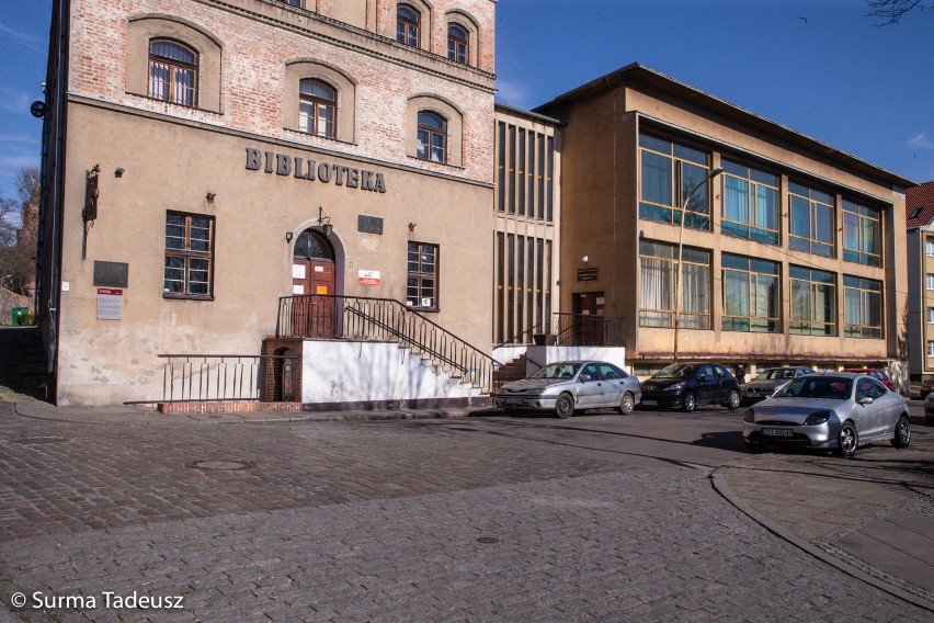 Widzieliście kiedyś bibliotekę bez książek? Przeprowadzka Książnicy Stargardzkiej NA ZDJĘCIACH