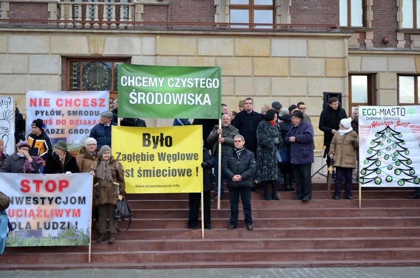 Dąbrowa Górnicza: ekologiczny protest przed Pałacem Kultury Zagłębia [ZDJĘCIA]