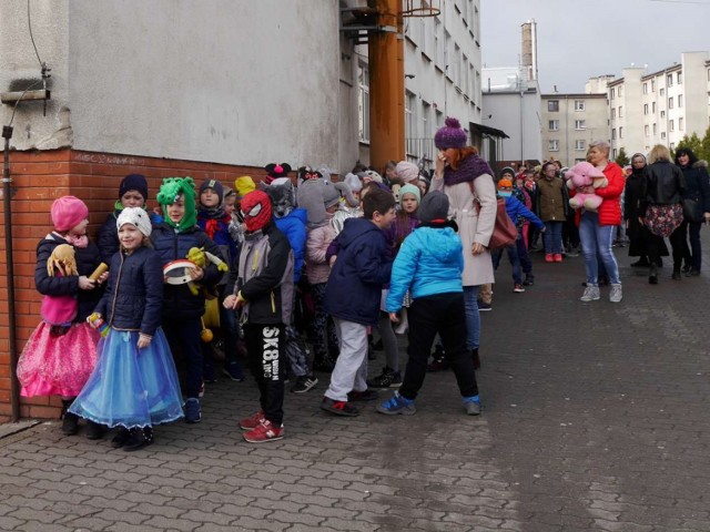 Dzień Teatru w SP 1 Międzychód (29.03.2019).

DRZWI OTWARTE W SZKOŁACH POWIATU MIĘDZYCHODZKIEGO 2019

STRAJK PRACOWNIKÓW OŚWIATY - WYNIKI REFERENDUM W POWIECIE MIĘDZYCHODZKIM

MIESZKAŃCY WALCZĄ O UTWARDZENIE DROGI LEWICE - KRZYŻKÓWKO

ZMIANY W ORGANIZACJI RUCHU POD STAROSTWEM POWIATOWYM W MIĘDZYCHODZIE

WARTA MIĘDZYCHÓD WYBRAŁA ZARZĄD KLUBU

ZBIGNIEW AJCHLER PRZYZNAJE: JESTEM CHORY NA PARKINSONA

WYJĄTKOWE ZJAWISKO ATMOSFERYCZNE NA MIĘDZYCHODZKIM NIEBIE - MAMMATUSY - GALERIA ZDJĘĆ MIESZKAŃCÓW

AKCJA RATOWANIA DWÓCH DANIELI, KTÓRE ZAPLĄTAŁY SIĘ W TAŚMY I METALOWE LINKI - ZDJĘCIA, VIDEO

Poznań Motor Show 2019, Samochody, Klip, Pierwszy dzień, Głos Wielkopolski
