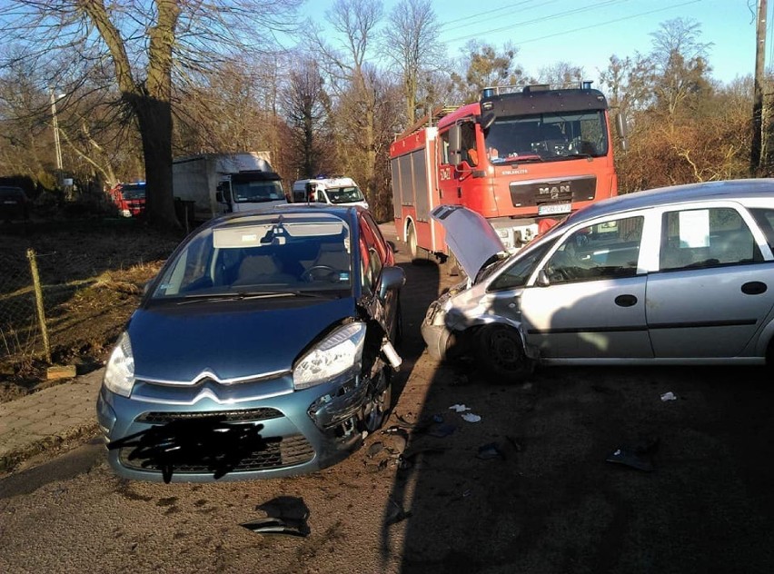 Na drodze powiatowej w centrum wsi Słomowo doszło do wypadku...