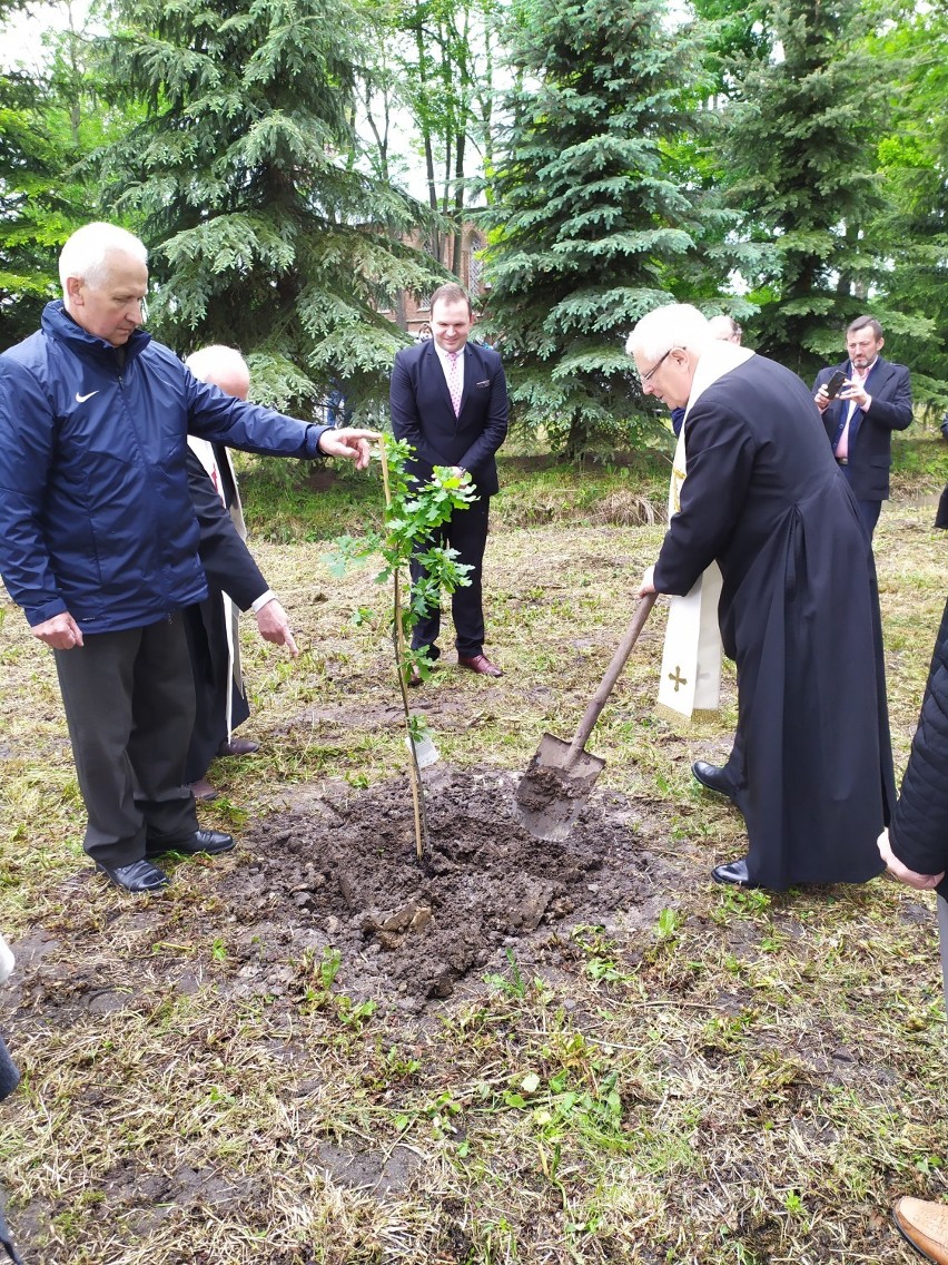 Proboszcz Paweł Sudowski, władze gminy i wierni parafii w wyjątkowy sposób uczcili Kaspra Drużbickiego [ZDJĘCIA]