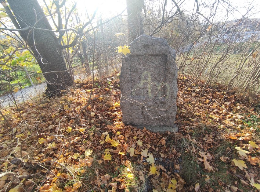 Najbardziej tajemniczy pomnik w Wałbrzychu ku czci ofiar katastrofy górniczej? Gdzie inne górnicze monumenty? MAPA i ZDJĘCIA!