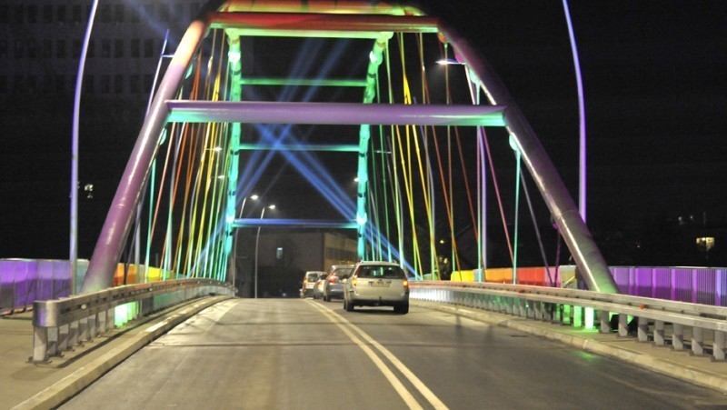 Nowy most w barwach tęczy w Rzeszowie