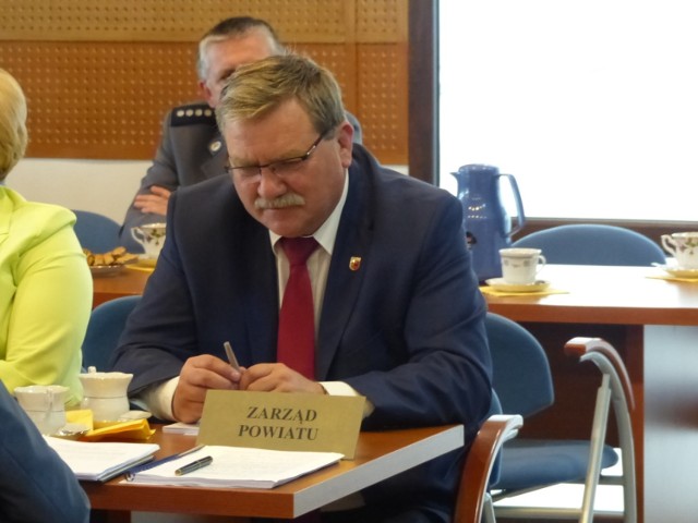 Zarząd powiatu sieradzkiego z absolutorium za 2014 rok.