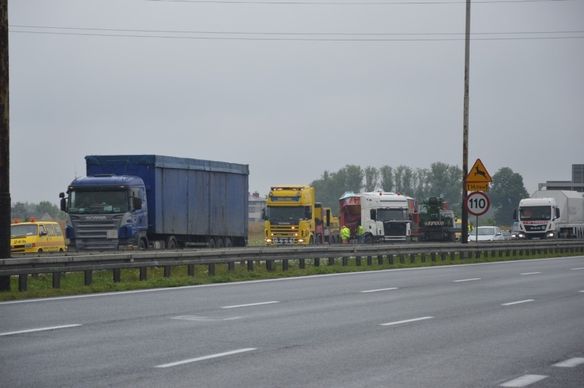 Utrudnienia na autostradzie A1 przy wiadukcie bełchatowskim:...