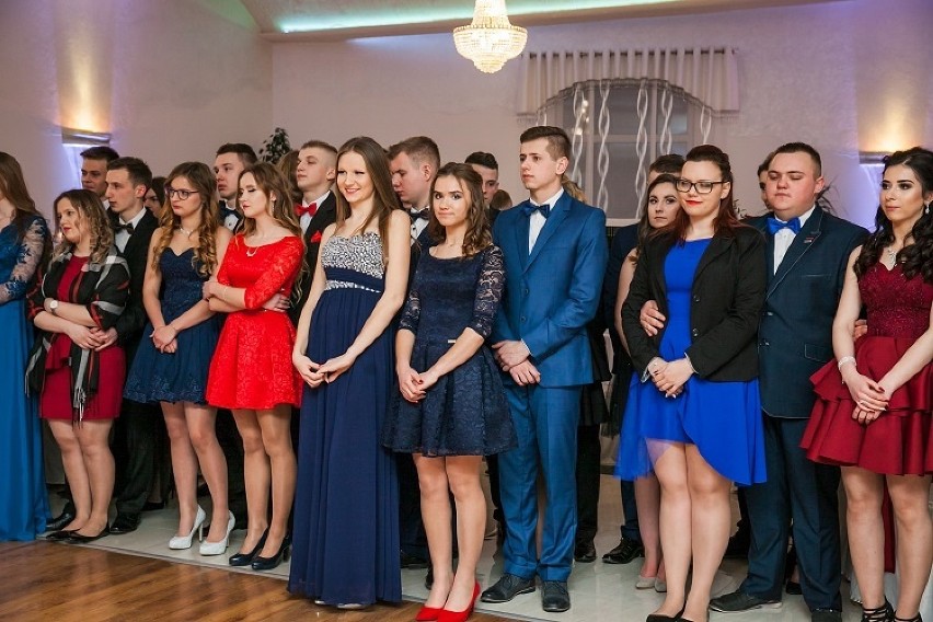 Studniówki 2018. Studniówka klasy 4 GF z Zespołu Szkół Ekonomicznych w Nowym Sączu [ZDJĘCIA]