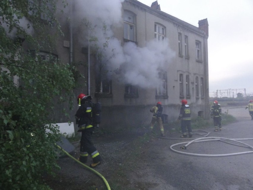 Groźny pożar pustostanu na ulicy Chrobrego w Gnieźnie