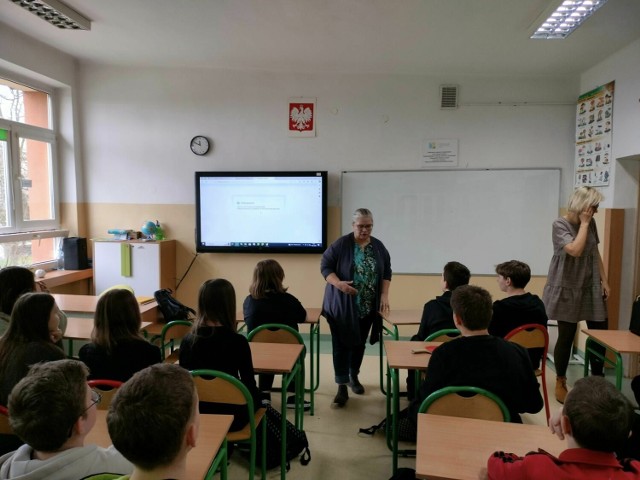 Superniania Dorota Zawadzka ma cykl spotkań w Zduńskiej Woli. Tym razem spotkała się z uczniami i rodzicami w Szkole Podstawowej nr 2. Dzisiaj, 7 marca będzie w Dziesiątce.