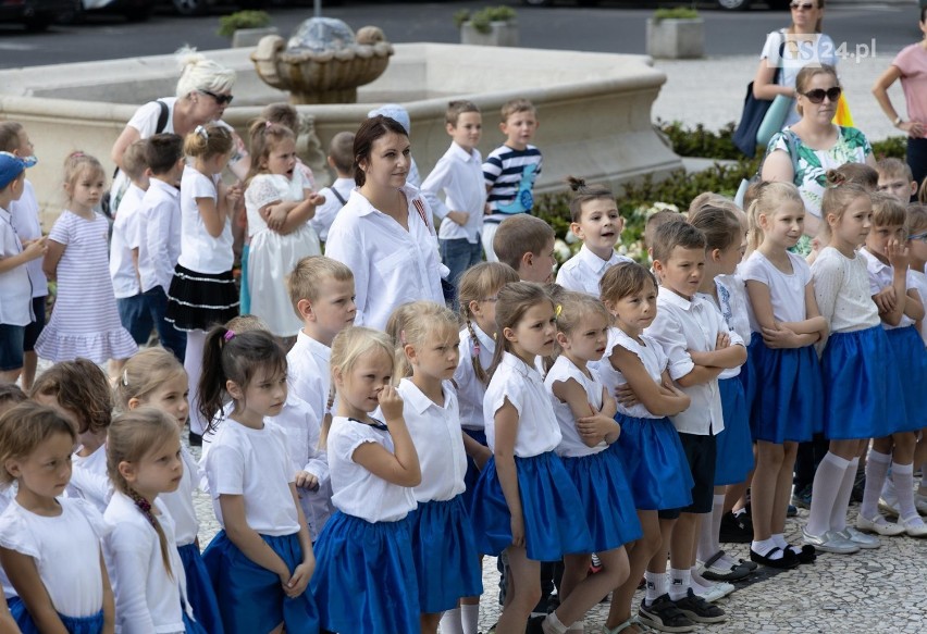 Szczecin: Dzieciaki pożegnały się z przedszkolem tańcząc poloneza [ZDJĘCIA, WIDEO]