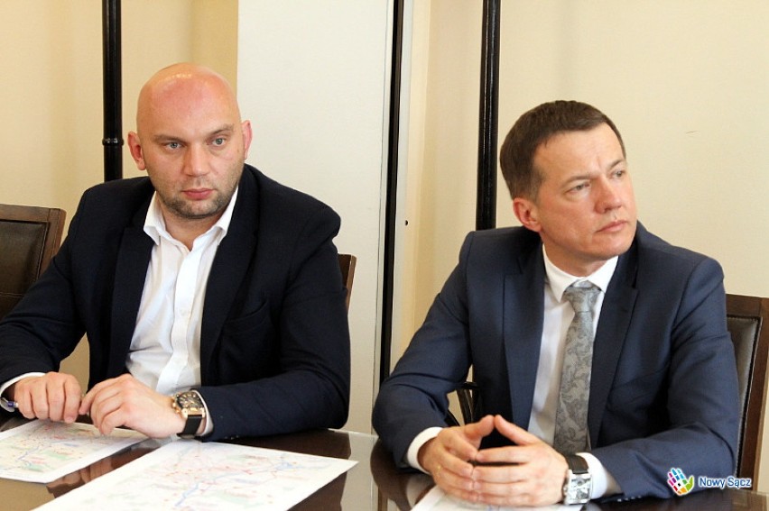 Artur Bochenek (z lewej), obok Wojciech Piech, wiceprezydent...