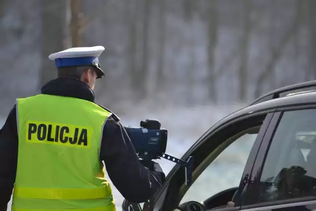 Policjanci z tarnowskiej grupy speed zatrzymali kierowcę toyoty, który na ulicy Czerwonej w Tarnowie przekroczył dopuszczalną prędkość o ponad 20 km/h