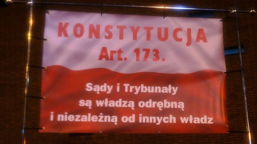 Łańcuch Światła w Bydgoszczy w obronie niezależności sądów [zdjęcia, wideo]