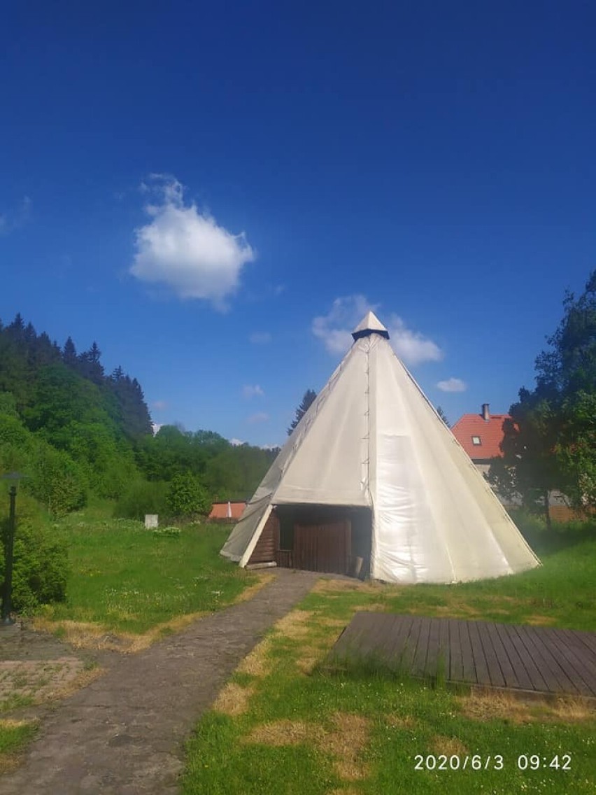 Leśne Źródło w Sokołowsku - namioty do dyspozycji gości