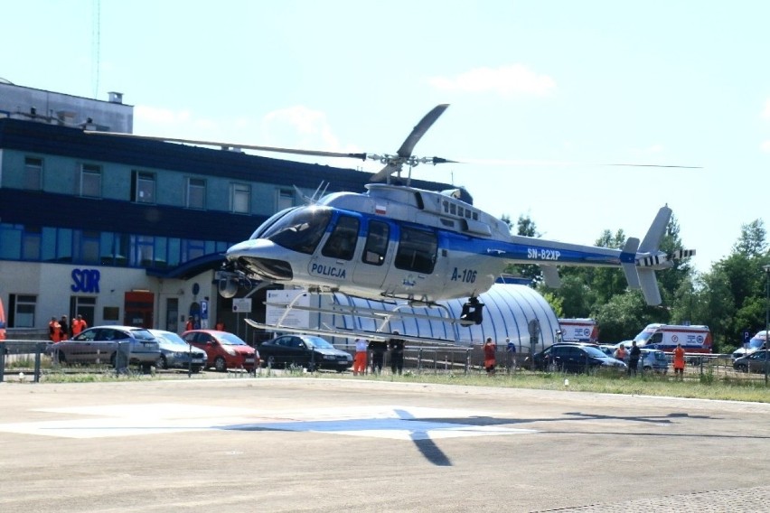 Lądowanie policyjnego śmigłowca przy szpitalu na Borowskiej
