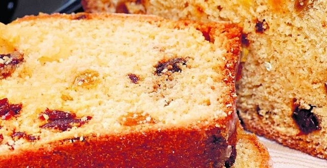 Babka drożdżowa [PRZEPIS] Łatwa babka z rodzynkami