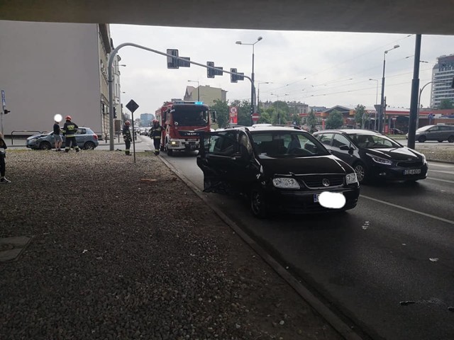 W sobotę rano przy ul. Jagiellońskiej w pobliżu Focus Mall w Bydgoszczy doszło do zderzenia dwóch samochodów osobowych. 

Flash Info, odcinek 17 - najważniejsze informacje z Kujaw i Pomorza
