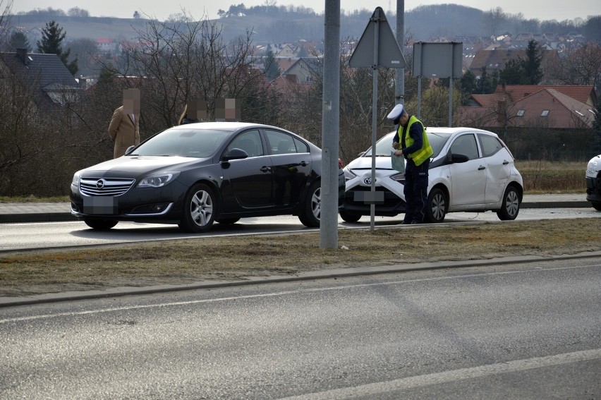 Rozbite zostały trzy samochody