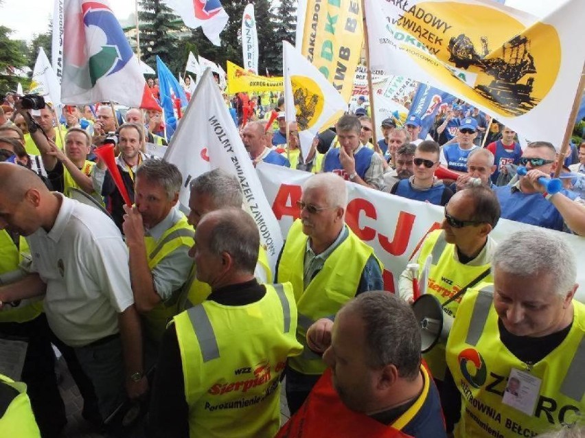 Związkowcy protestować będą przed siedzibą PGE GIEK w Bełchatowie Jakie mają postulaty?