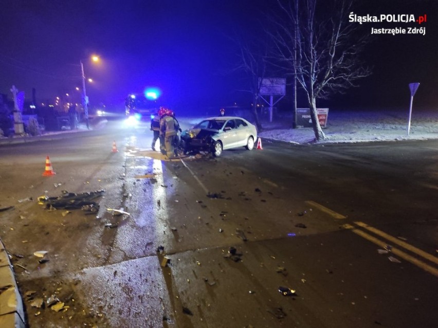 Wypadek w Jastrzębiu. Zderzenie aut w środku nocy na...