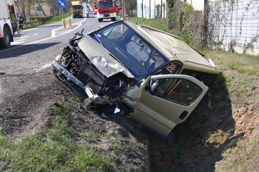 Wypadek na DK 11 pod Pleszewem. Droga krajowa zablokowana....