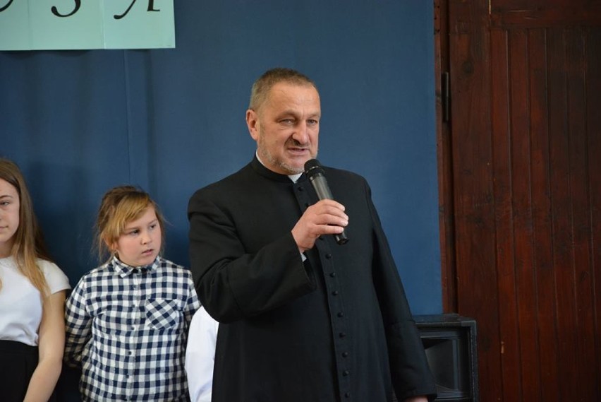 Gmina Sulików: Mieszkańcy zyskali nową kaplicę komunalną. Wczoraj odbyło się oficjalne poświęcenie [ZDJĘCIA]