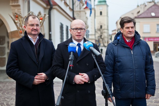 Rzeszowski Park Centralny ma to być jednym spójnym i dużym obszarem zielonym począwszy od ujęcia wody w Zwięczycy  aż po północne granice miasta.  Od lewej: Waldemar Szumny, Marcin Fijołek, Jerzy Jęczmienionka.