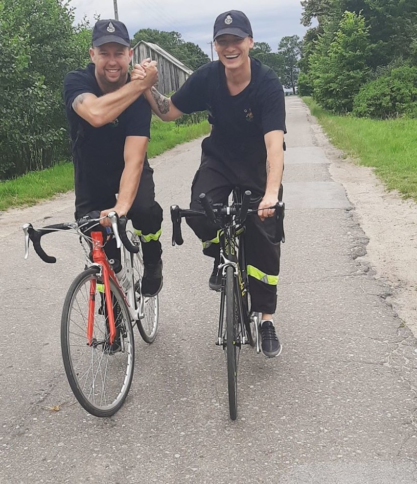 Strażacy z Przatowa wyruszyli rowerami na pomoc chorej Kindze