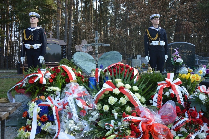 Óxsma rocznica smoleńska - na cmentarzu w Baninie