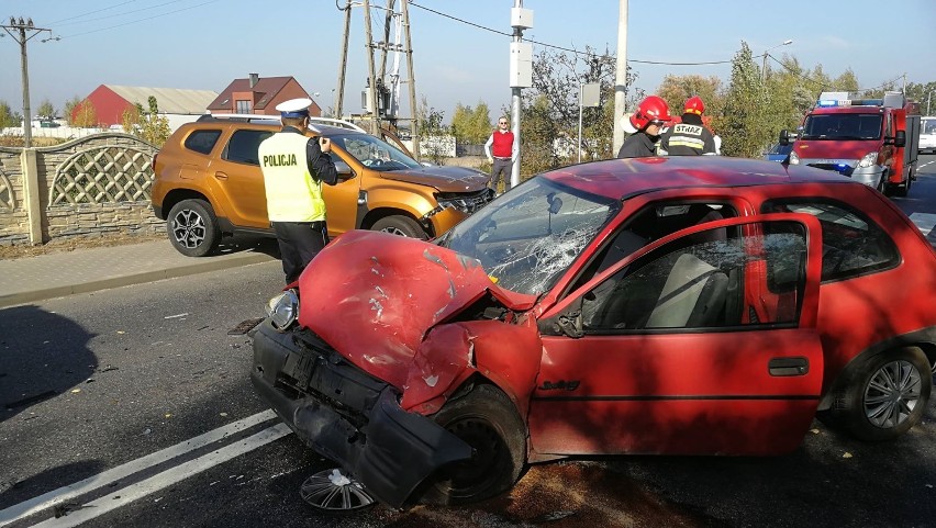 Wypadek na trasie Włocławek - Brześć Kujawski. Czołowe zderzenie samochodów [zdjęcia, wideo]
