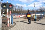 Śmiertelny wypadek na torach kolejowych w Puszczykowie. Pociąg potrącił człowieka!