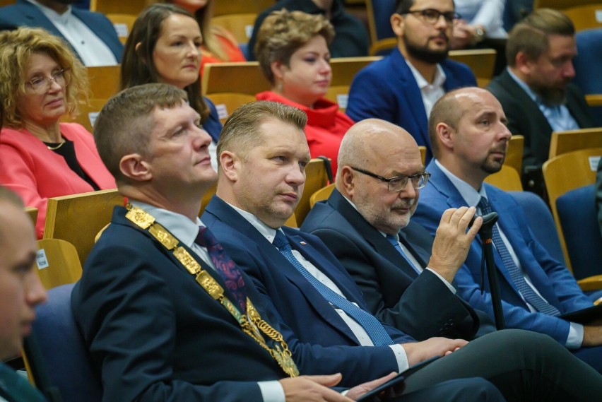 Minister Przemysław Czarnek (drugi od lewej) w towarzystwie...