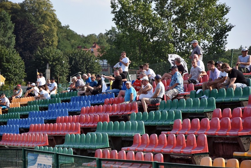 Piłka nożna. W meczu V ligi Noteć Czarnków pokonała Spartę Złotów. Zobaczcie zdjęcia z tego spotkania