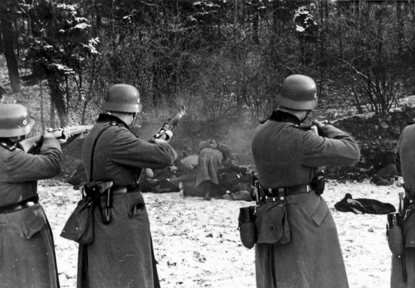 Egzekucja hitlerowska na 52 cywilnych mieszkańcach Bochni i...
