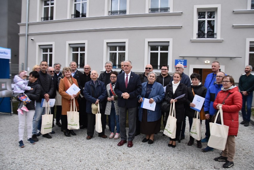 W Wałbrzychu wręczono klucze do mieszkań komunalnych w...